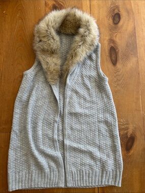 GAP Gray Knit Vest with Beige Faux Fur Collar